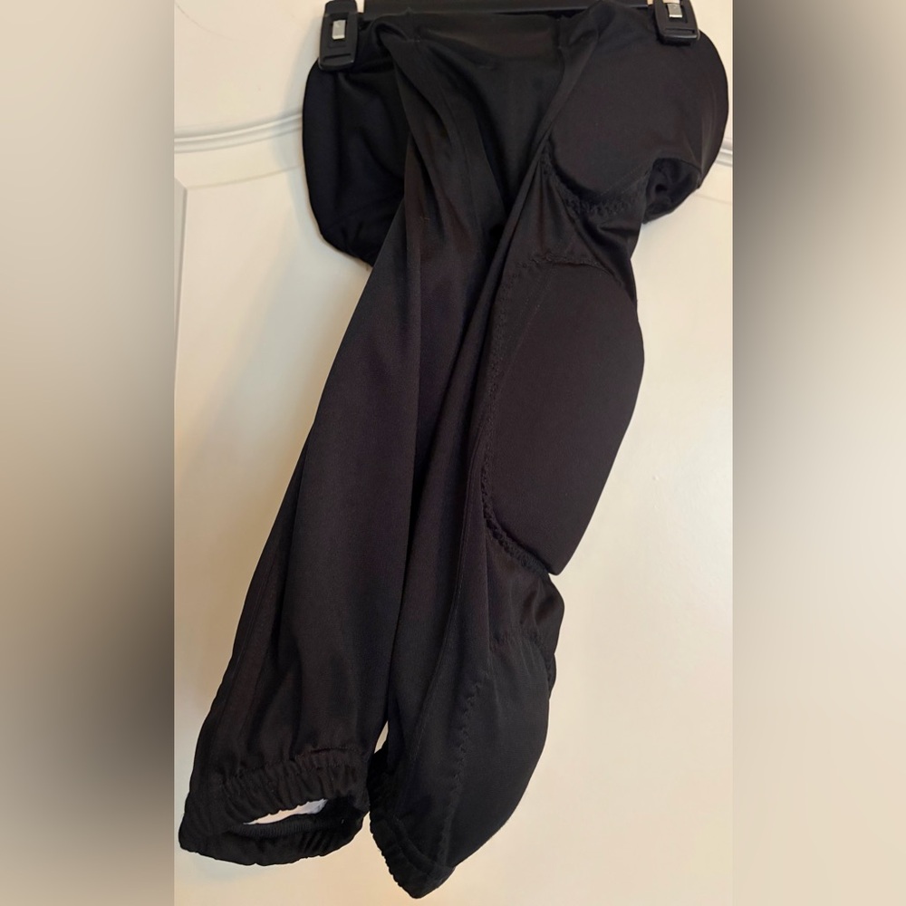 NIKE FOOTBALL PANTS WITH INTEGRATED FOOTBALL PADS
EXCELLENT CONDITION - Picture 5 of 5
